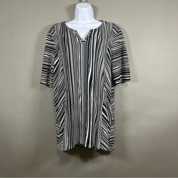 Chico’s Black Striped V Neck 3/4 Sleeve Top Size 3 - Picture 1 of 12